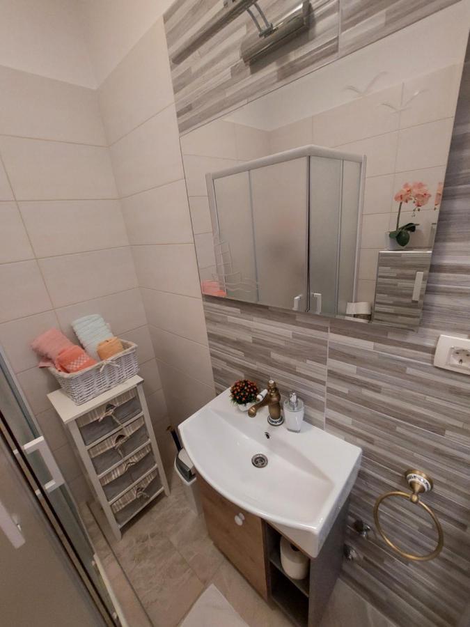 Rooms Nevenka Novi Vinodolski Eksteriør bilde